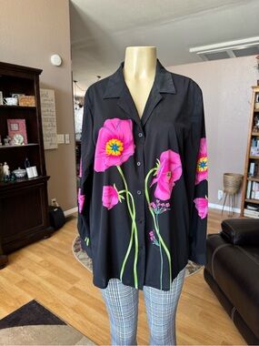 Sag Harbor black button up blouse with bold pink floral print-size 18